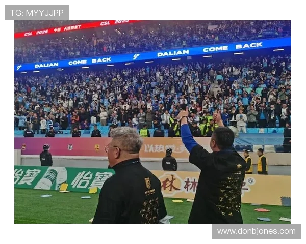 恩怨重逢!梭鱼湾球迷赛前另类 “问候” 前恒大门将霍深坪 恩怨重逢!梭鱼湾球迷赛前另类 “问候” 前恒大门将霍深坪